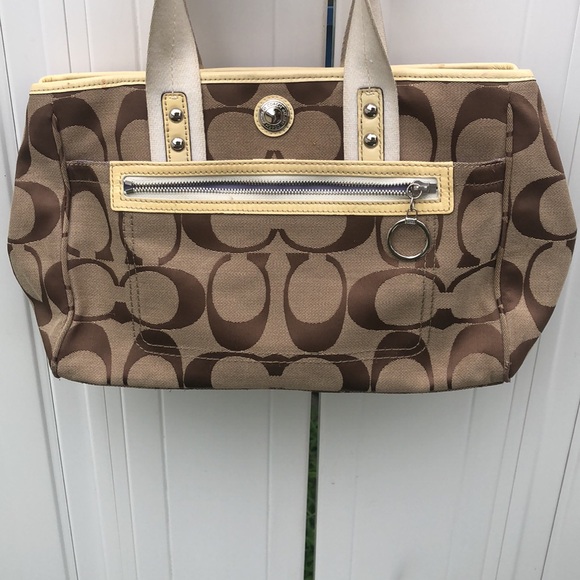 Coach # D1198-F14878 Daisy Signature Tote Bag - Picture 7 of 13